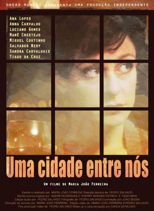 Постер: Uma Cidade Entre Nós
