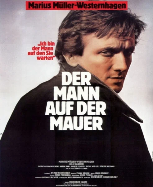 Постер: Der Mann auf der Mauer