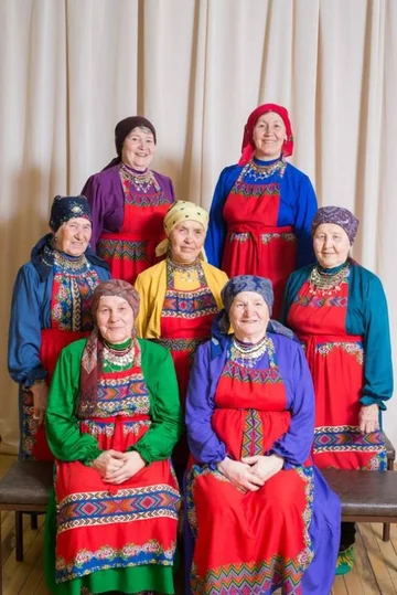Фото: Бурановские бабушки