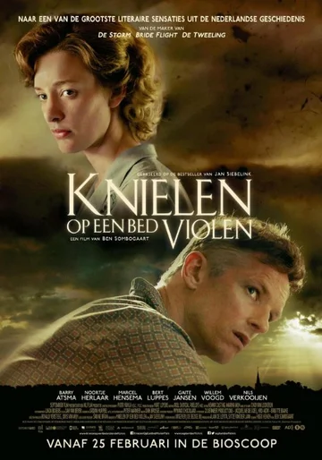 Постер: Knielen op een bed violen