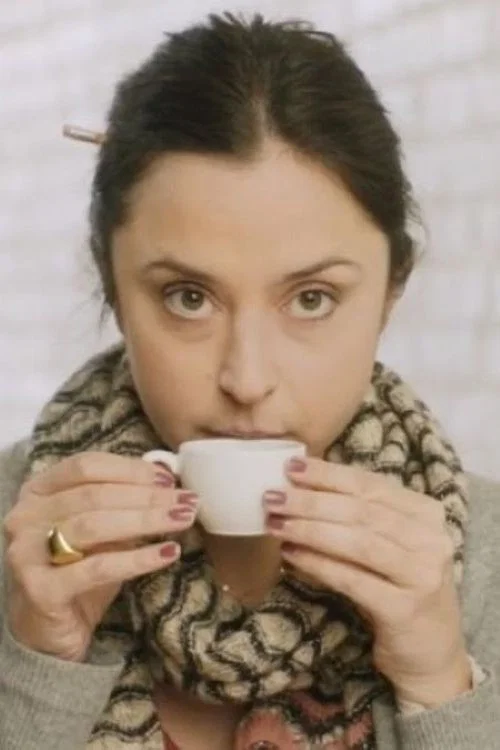 Постер: She Grinds Her Own Coffee