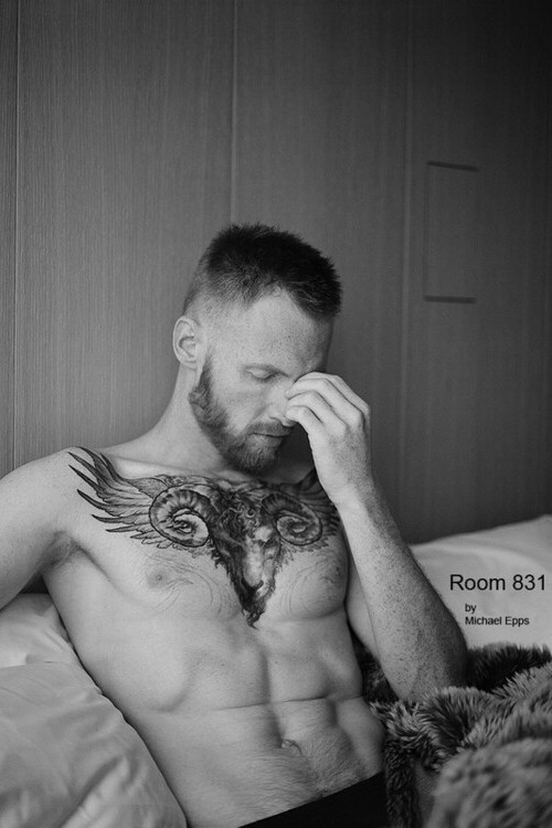 Постер: Room 831