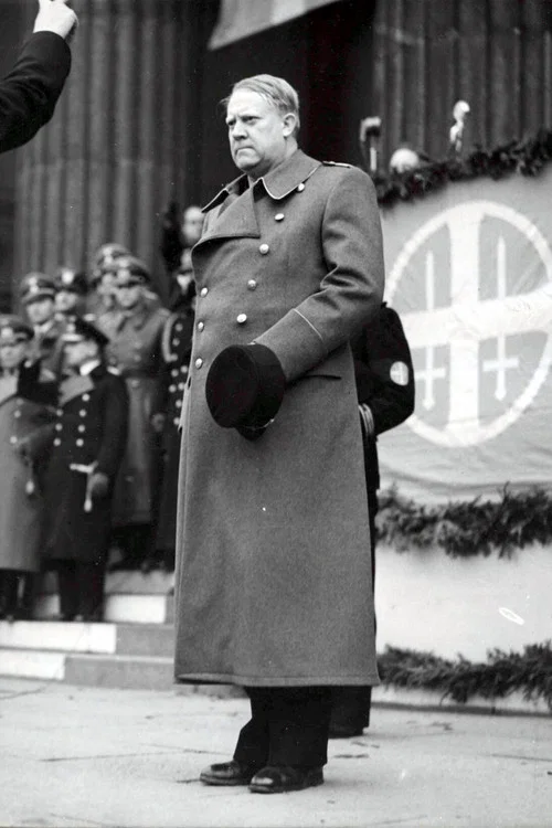 Постер: Vidkun Quisling et liv - en rettssak