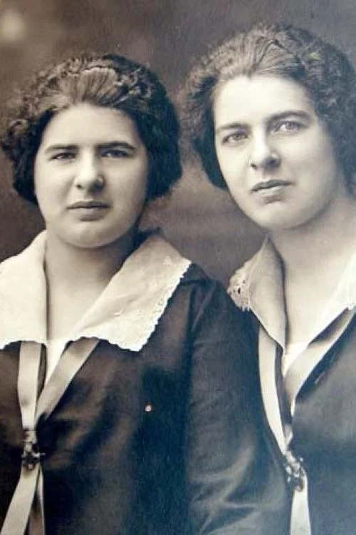 Постер: En quête des soeurs Papin